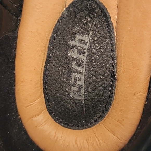 Earth Plover Wide Black Leather Sandals, Size 6B - Picture 15 of 17